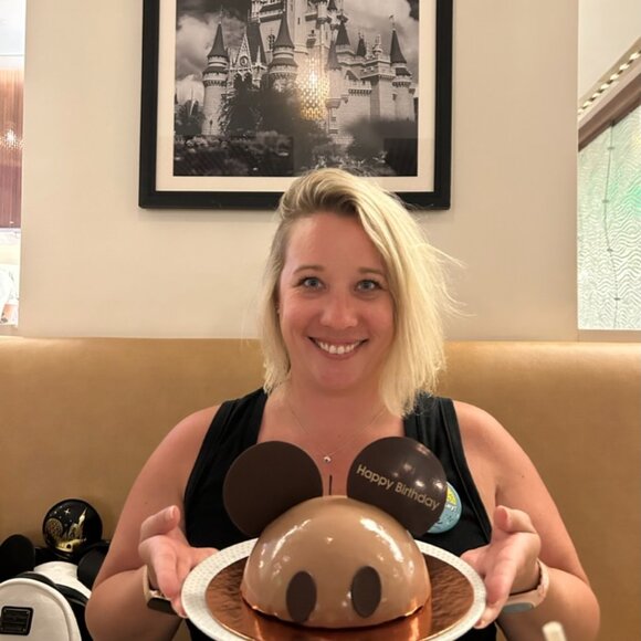 Meet your Posher, Nicole - Picture 3 of 10